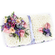 Floral arrangement like an Open Book